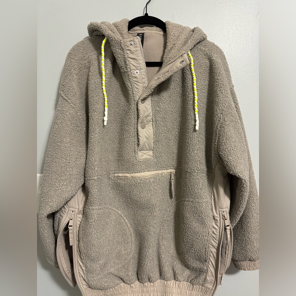 Savvi Sherpa - like new (worn twice)